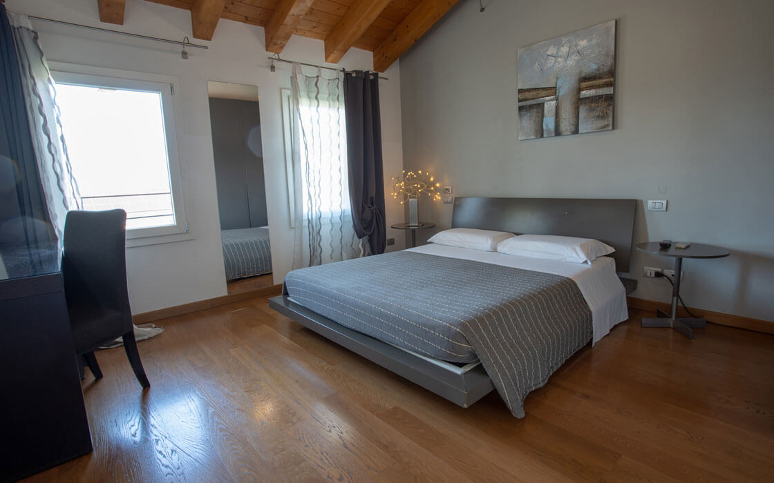 camera doppia con letto matrimoniale a Castelfranco Veneto